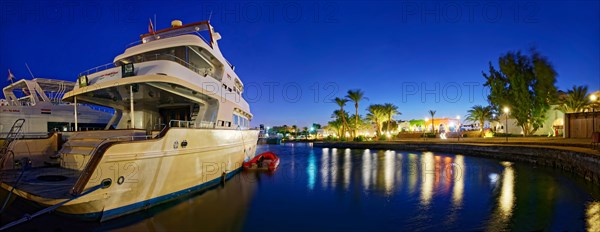 Dive boat in the harbour Blue Water Dive Resort at sunset