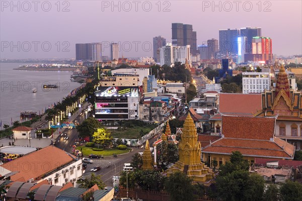 Panoramic view with Wat Ounalom