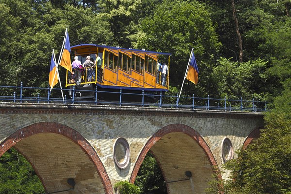 Waggon of Nerobergbahn drives over arch bridge