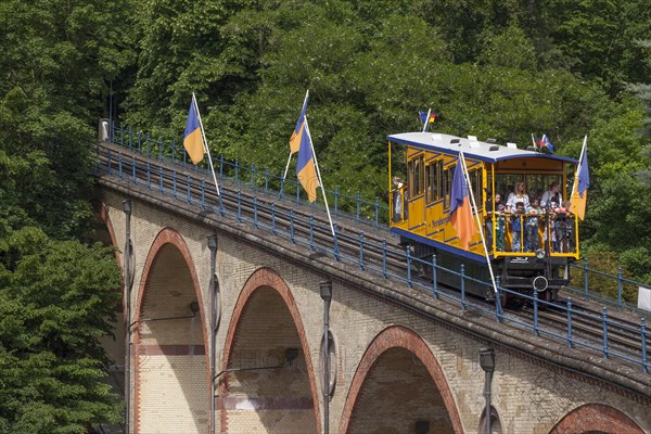 Waggon of Nerobergbahn drives over arch bridge