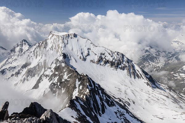 View from the summit of the Hohe Weisse between the Pfossental and Pfelderertal on Lodner