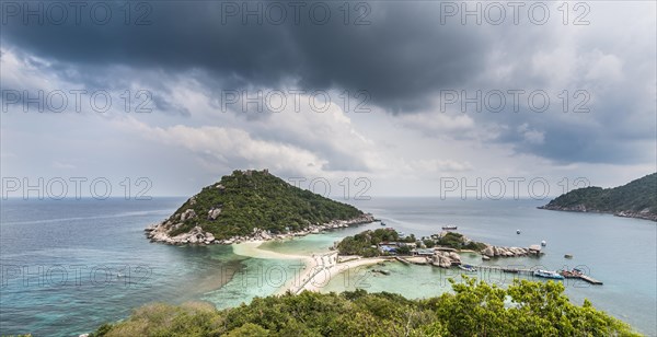 View across Koh Nang Yuan or Nangyuan