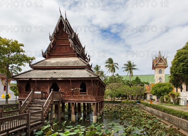 Wat Thung Si Mueang