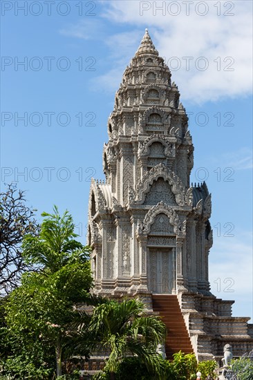 StupA of Wat Ounalom on Sisowath Quay