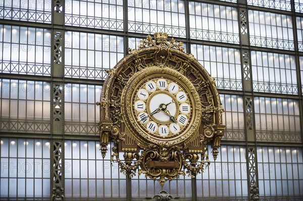 Belle Epoque station clock