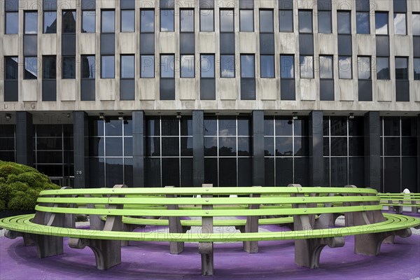 Curved bench in front of the US Citizenship and Immigration Services building