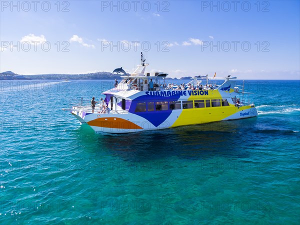 Sightseeing boat on the Cala Blanca