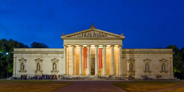 Glyptothek on Konigsplatz at dusk