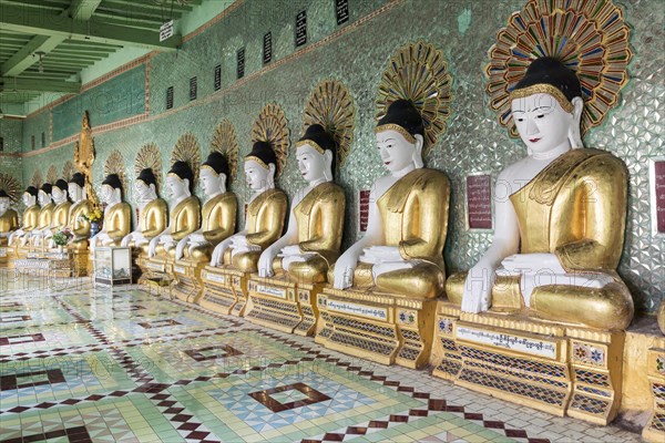 Row of statues of seated Buddhas in Umin Thounzeh