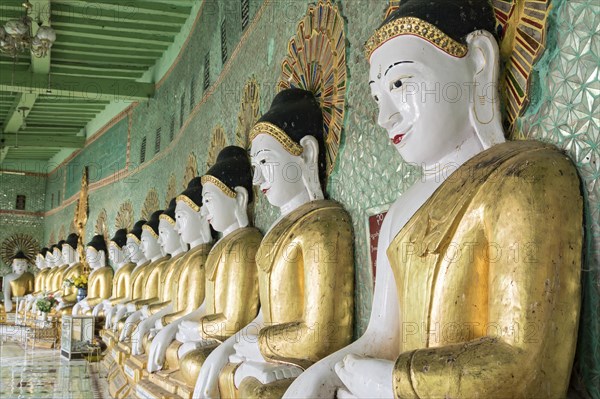 Buddha statues inside Umin Thounzeh