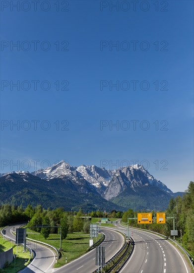 Federal road B2 at the tunnel exit of Farchant and the town entrance of Garmisch-Partenkirchen