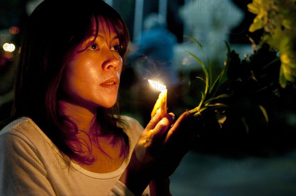 Young woman praying