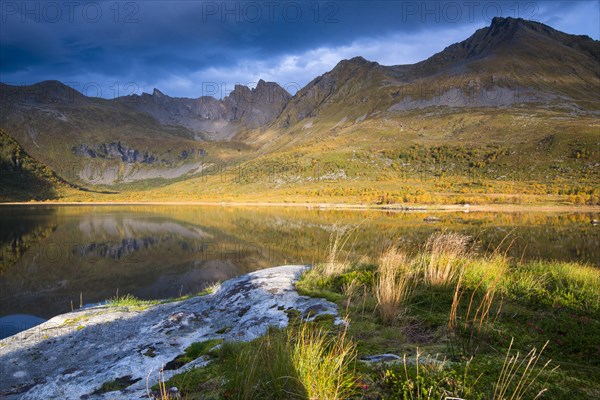 Autumn at Lake Keilvatnet