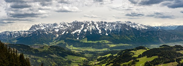 Snow-covered mountain range Zahmer Kaiser seen from the top of Spitzstein