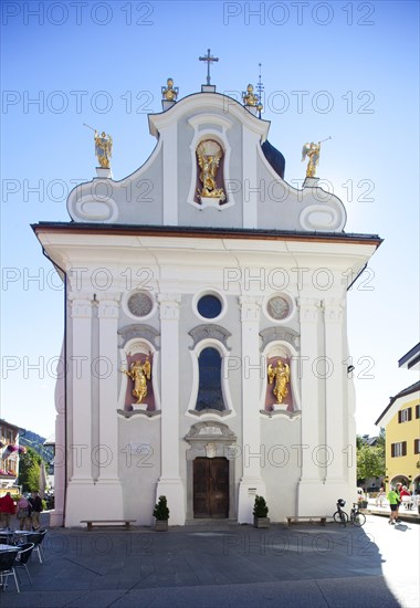 Parish Church of St. Michael - Photo12-imageBROKER-Wolfgang Weinhaupl