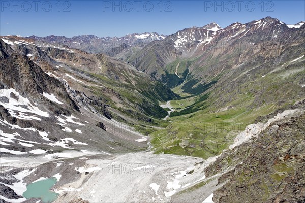 View from Grafscharte Mountain into the Pfossen Valley