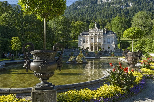 Water parterre with the Flora fountain