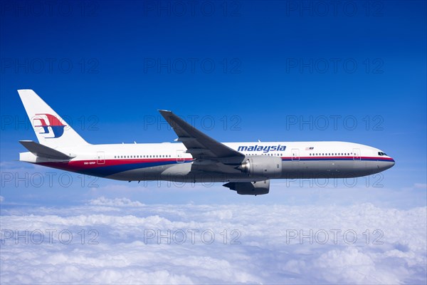 Malaysia Airlines Boeing 777-2H6ER in flight