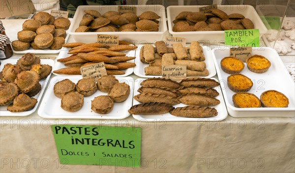 Wholemeal bakery products at the evening market in Fornells