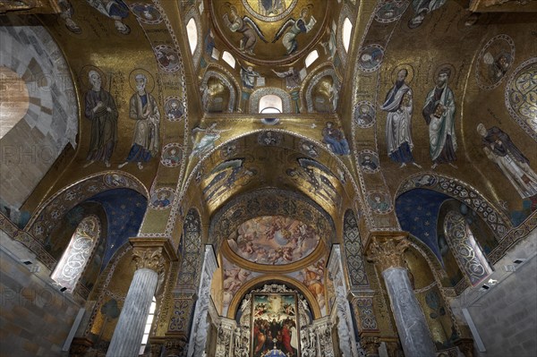 Byzantine mosaics and a Baroque altar