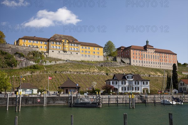 The State Winery above the harbour