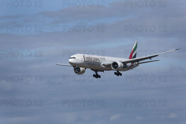 Emirates Boeing 777-300er aircraft on final approach
