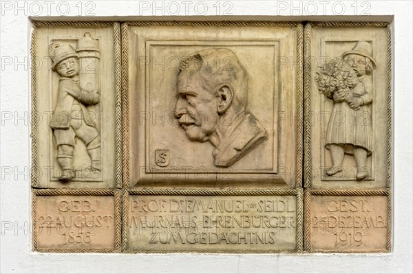 Commemorative relief for Prof. Emanuel von Seidl on the town hall