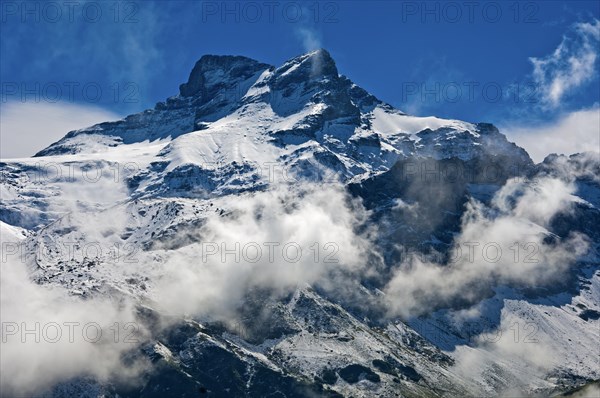 Gross Schaerhorn peak seen from the Klausen Pass road