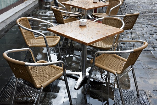 Wet bistro table and chairs