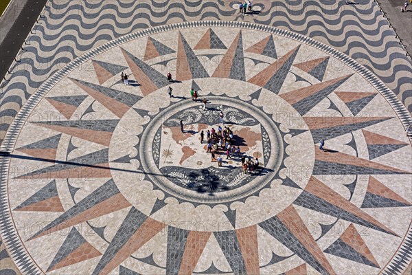 Large compass in the paving in front of the Monumento a Los Descubrimientos