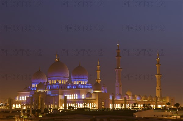 The floodlit Sheikh Zayed Grand Mosque