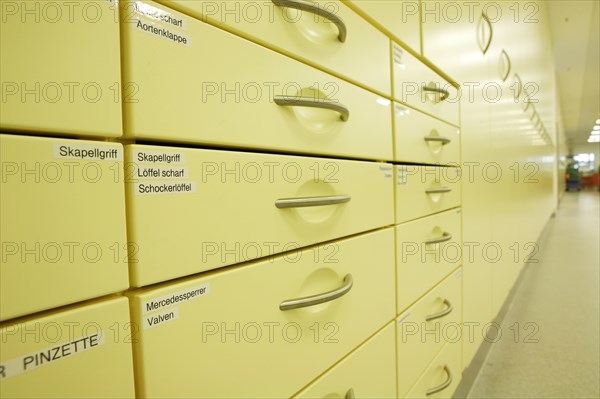 Cabinet for storing surgical instruments