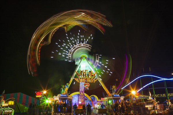 Amusement ride "High Energy" at night