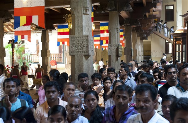 Believers are queuing at the Buddhist shrine