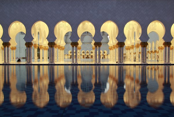 Pools and colonnades in the Sheikh Zayed Mosque