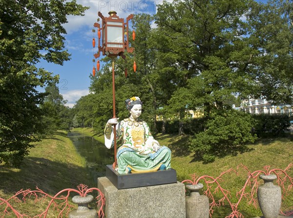 Sculpture on Chinese Bridge in Alexander Park