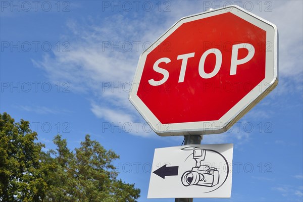 Stop sign with pointer to a lookout Point