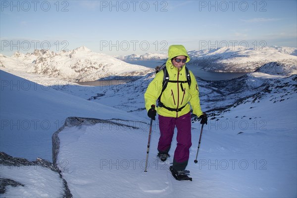 Snowshoe hikers on Durmalstinden