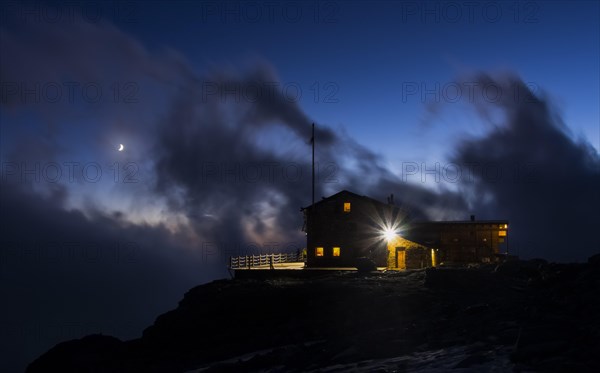 Mantova Hut by night