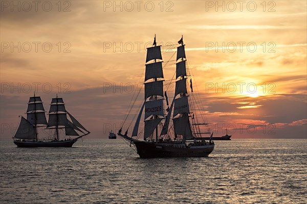 Evening sailing with the Mercedes in the foreground