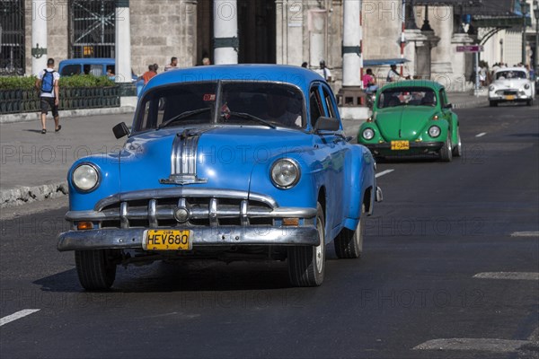 Vintage cars on the Prado