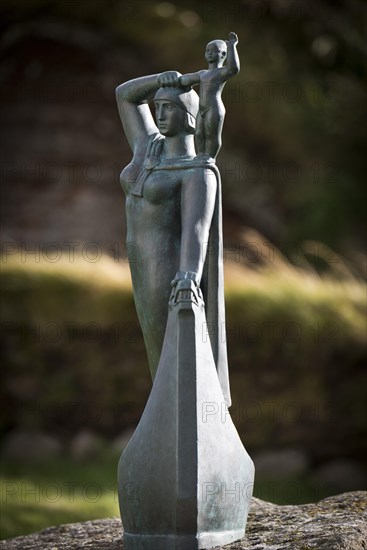 Monument to Gudrid Thorbjarnardottir with her son Snorri Thorfinnsson