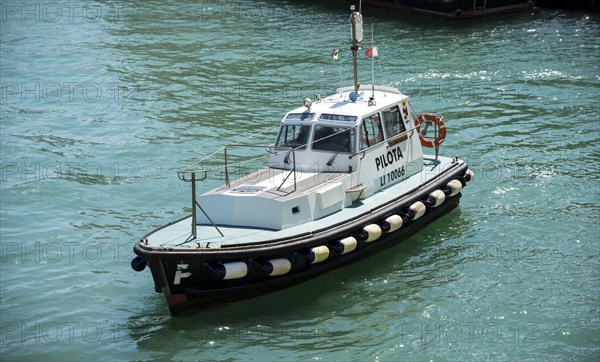 Pilot boat