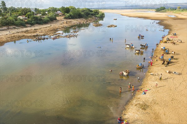 People washing and taking water from the Mandare river