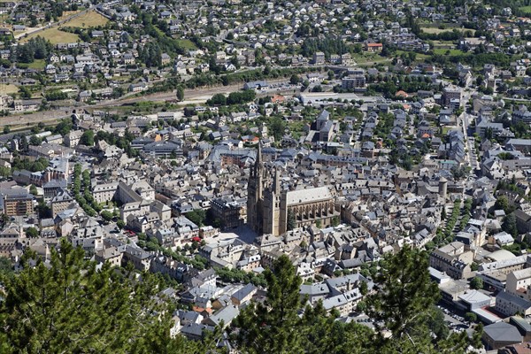 Overlooking the town of Mende