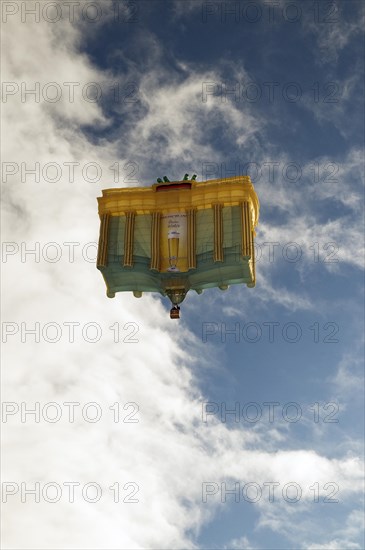 Hot-air balloon shaped like the Brandenburg Gate