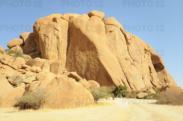 Savannah landscape with granite rocks of the Pontok Mountains