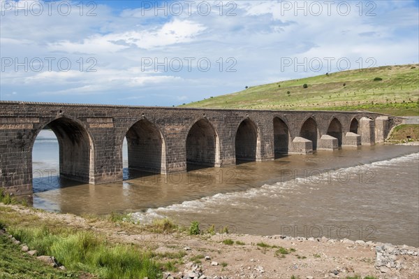 Bridge over the Tigris river