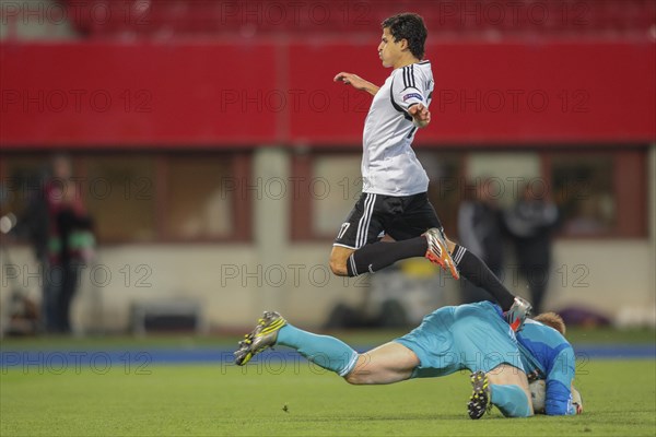 Keeper Lukas Koenigshofer takes the ball away from Tarik Elyounoussi