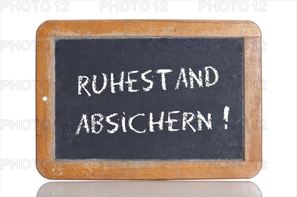 Old school blackboard with the words RUHESTAND ABSICHERN!
